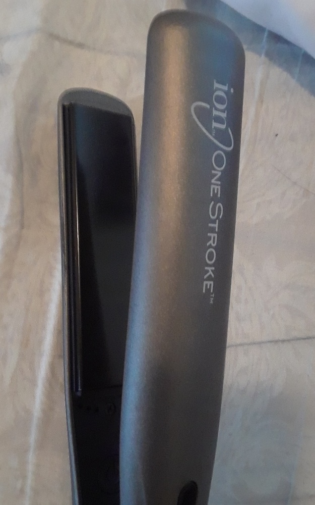 Ion hair straightener